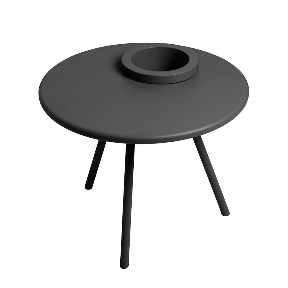 Mesa con Cooler Fatboy Bakkes color Grafito (negro) — mesa redonda de tres patas con cooler circular integrado, vacía, fondo blanco estudio, ángulo tres cuartos — bCasual
