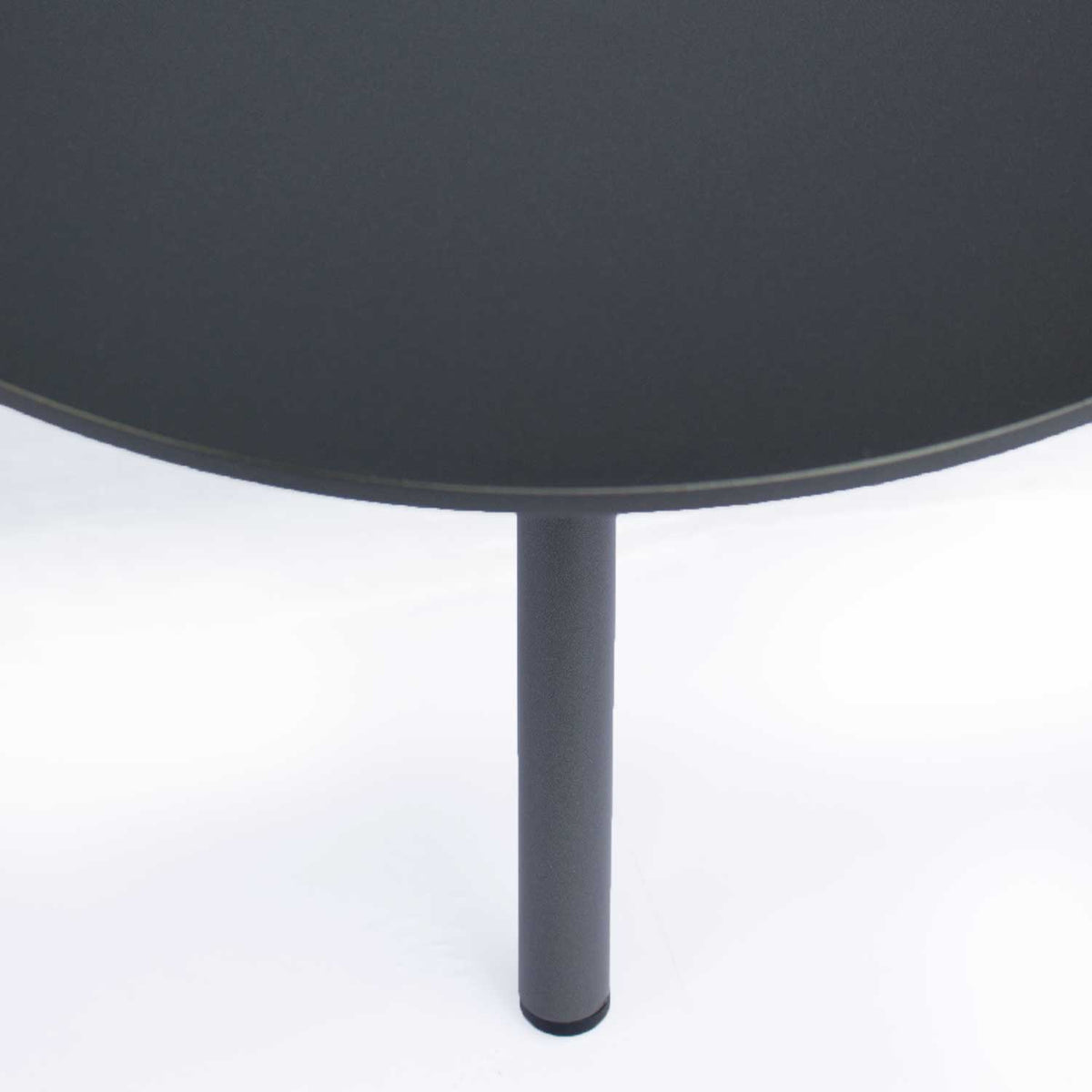 Mesa de Centro Estocolmo en Aluminio Semiovalada bCasual — ambientada en terraza